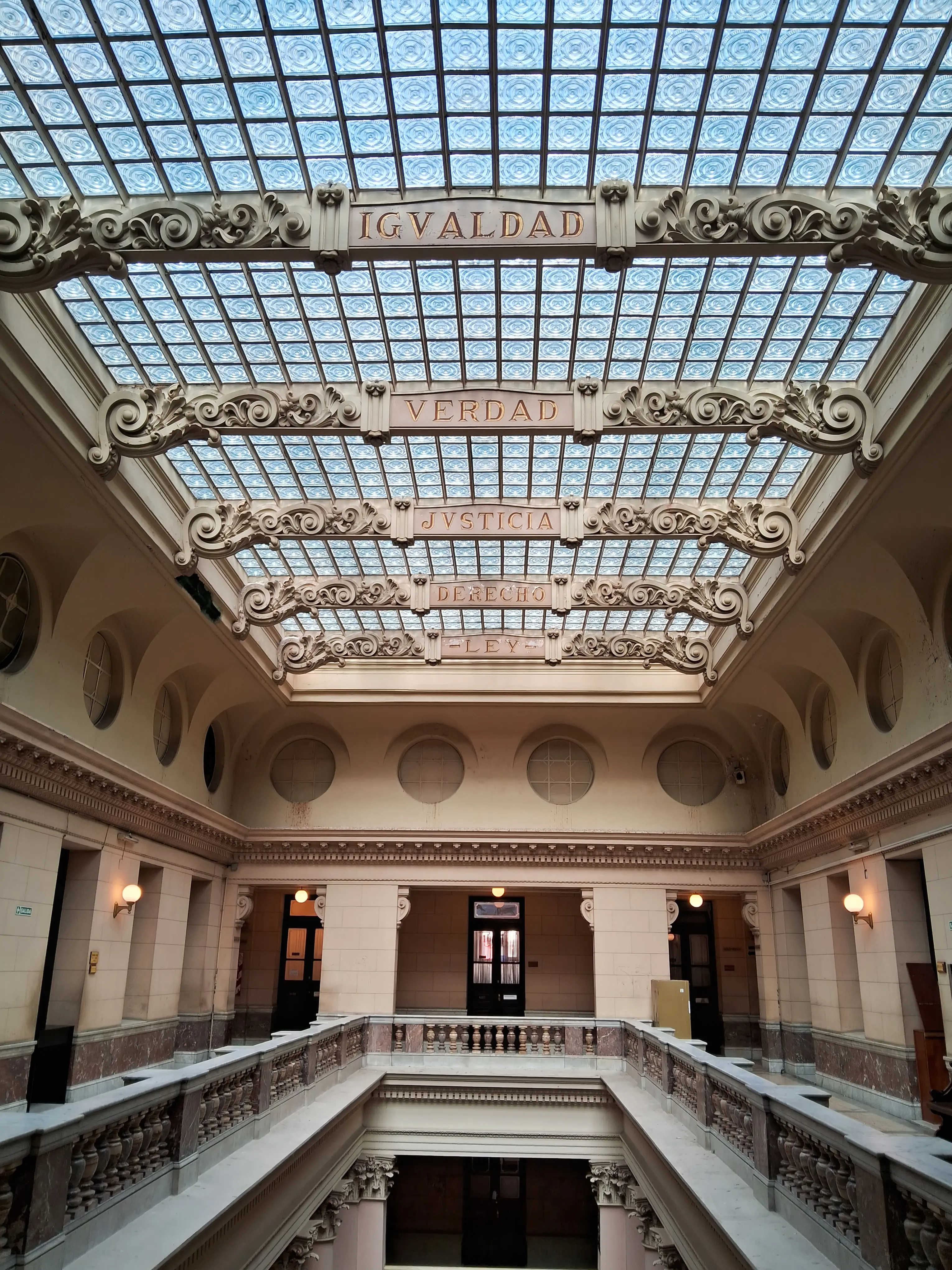 Abogados especialistas en temas Penales y Civiles Abogados especialistas en temas Penales y Civiles